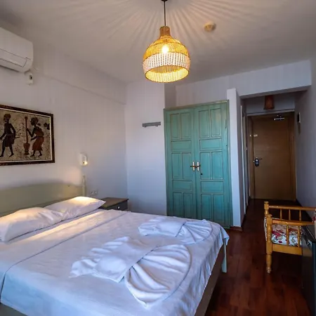 The Diplomat Hotel 2*